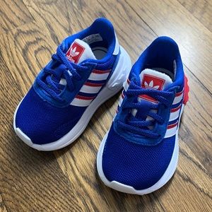 NWOT baby adidas shoes size 4